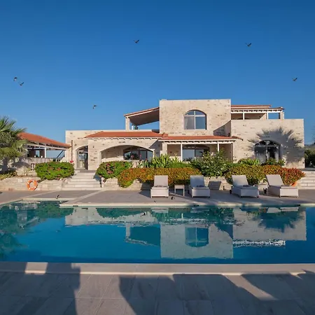 Elia, By Hellocrete Villa