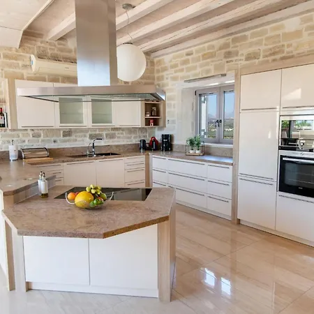 Elia, By Hellocrete Villa *