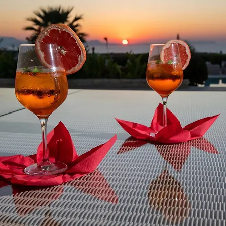 Elia, By Hellocrete Villa *