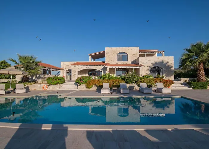 Elia, By Hellocrete Villa