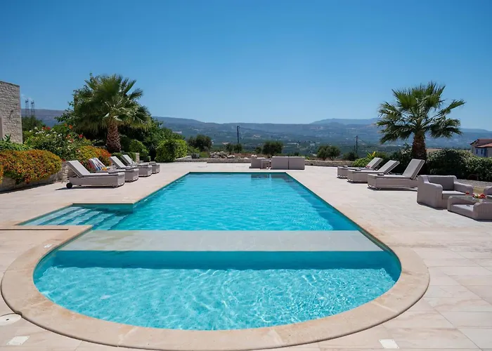 Elia, By Hellocrete Villa *