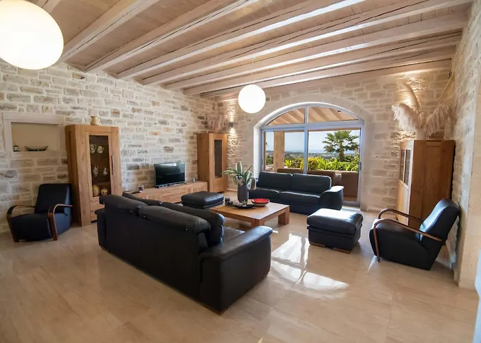 Elia, By Hellocrete Villa