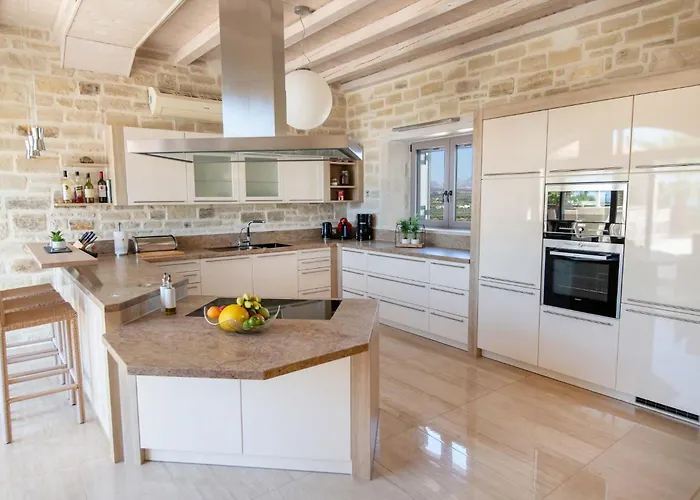 Elia, By Hellocrete Villa *