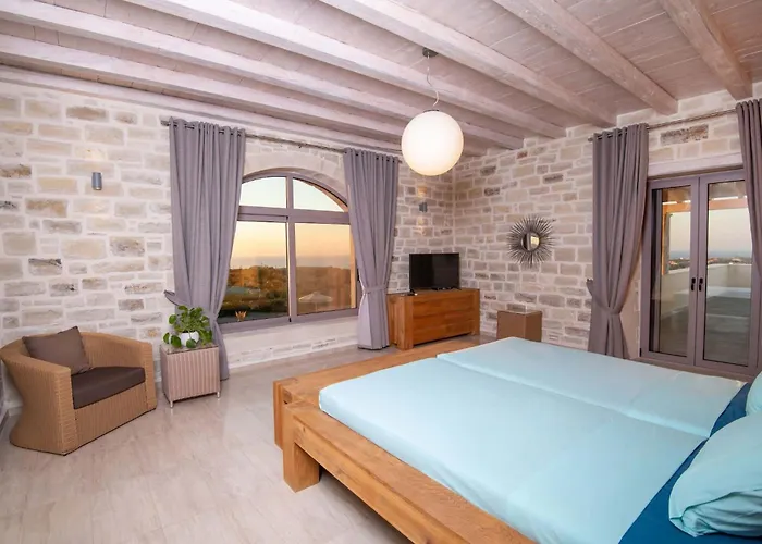 Elia, By Hellocrete *