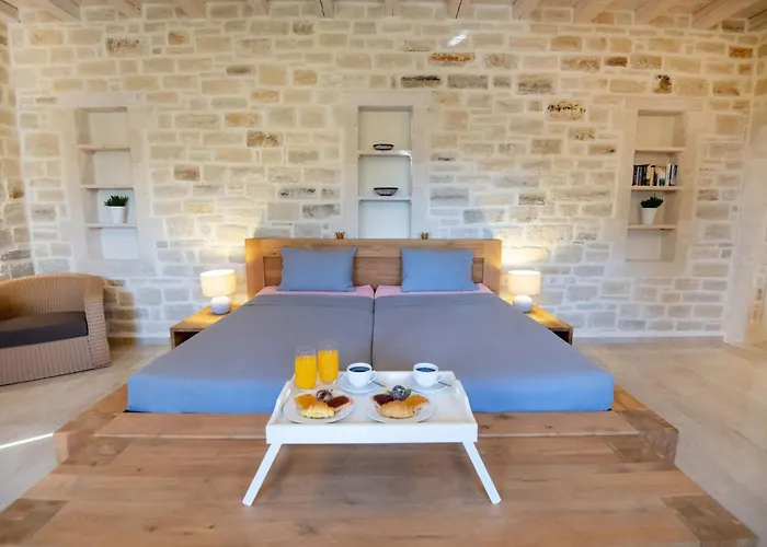 Villa Elia, By Hellocrete