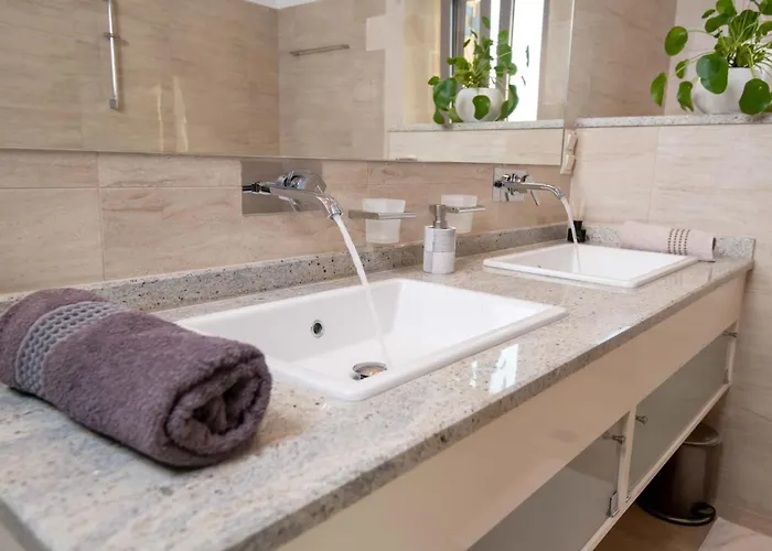 Elia, By Hellocrete Villa