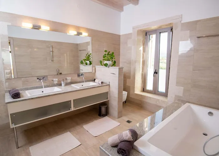 Elia, By Hellocrete Villa *