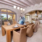 Villa Elia, By Hellocrete *